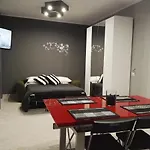 Black-and-white Nocleg ze śniadaniem 4*