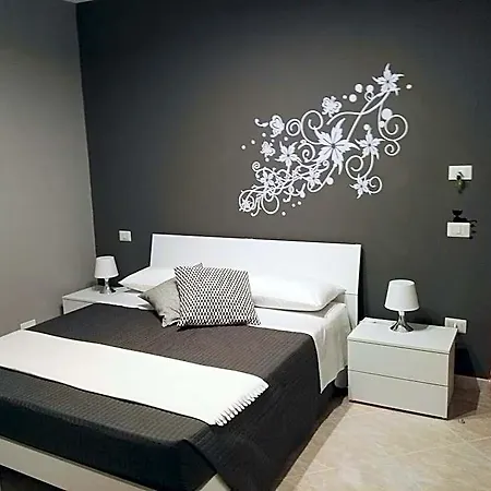 Black-and-white 4*
