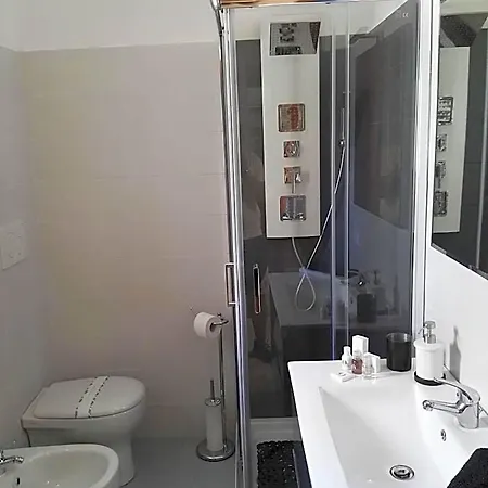Bed & Breakfast Black-and-white Gallipoli
