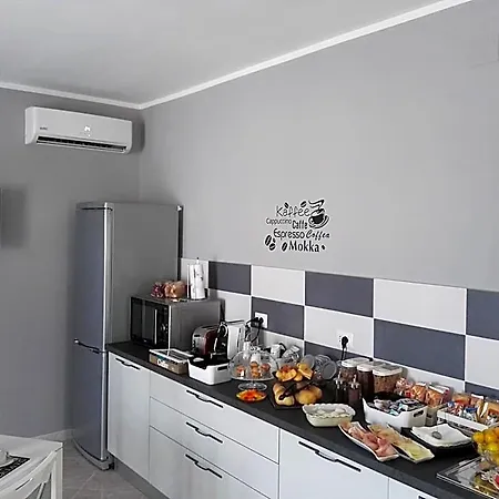 Black-and-white B&B