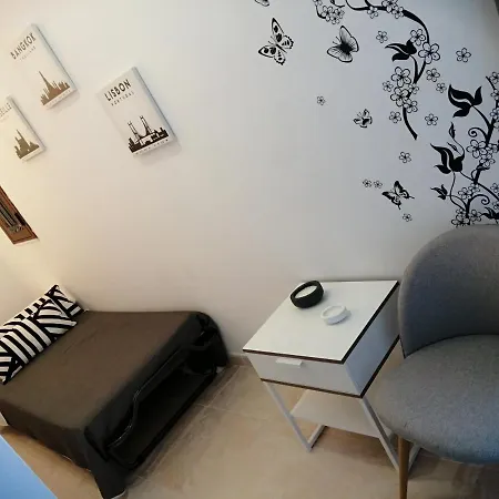 Alojamento de Acomodação e Pequeno-almoço Black-and-white 4*