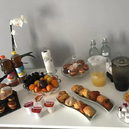 Bed & Breakfast Black-and-white 4*