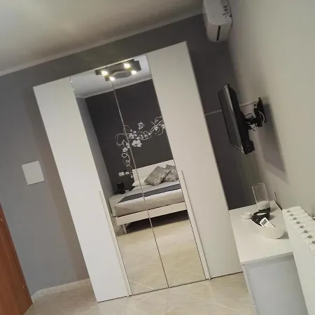 Bed & Breakfast Black-and-white 4*