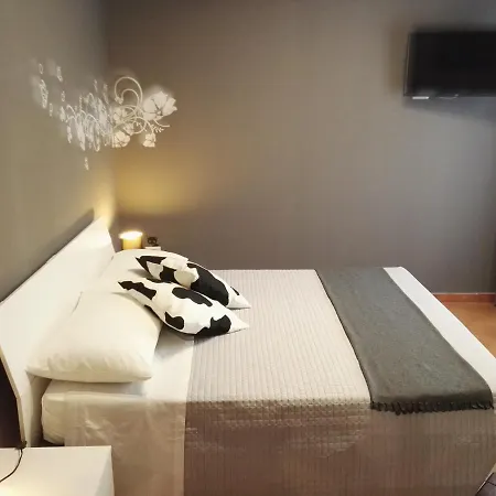 Black-and-white 4* Gallipoli