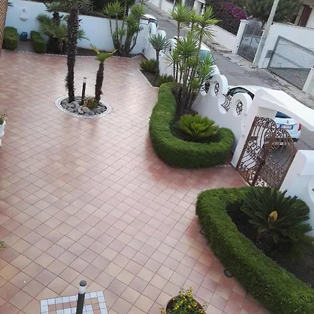 Black-and-white Bed & Breakfast Gallipoli