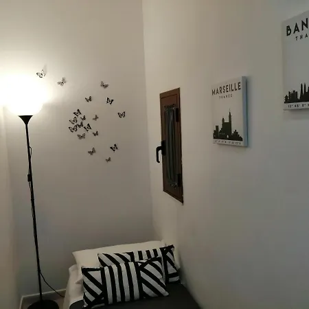 Black-and-white B&B 4*