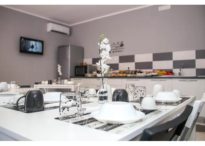 Black-and-white فندق مبيت وإفطار