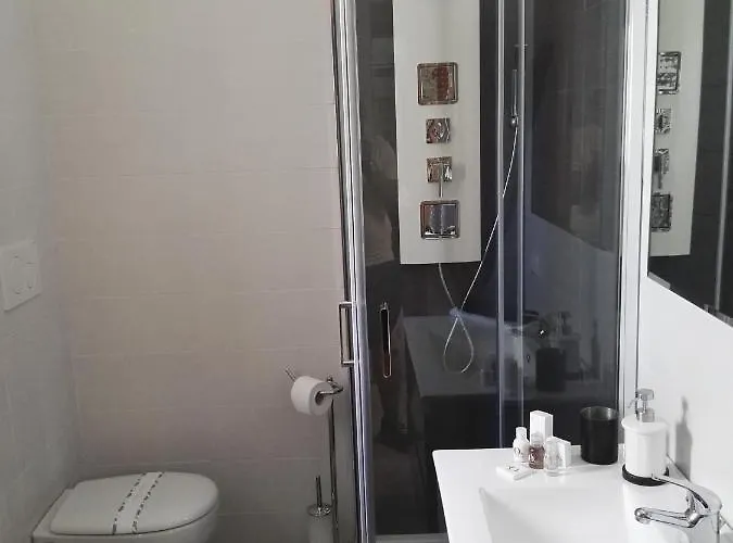 Bed & Breakfast Black-and-white