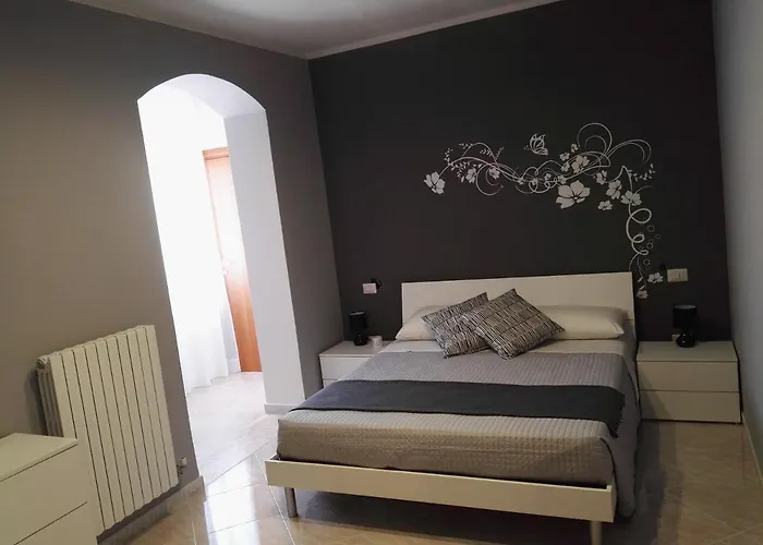 Bed & Breakfast Black-and-white