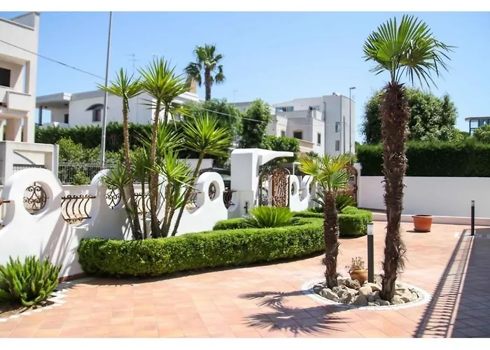 Bed & Breakfast Black-and-white