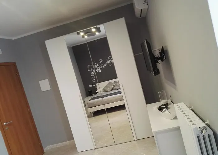 Bed & Breakfast Black-and-white 4*