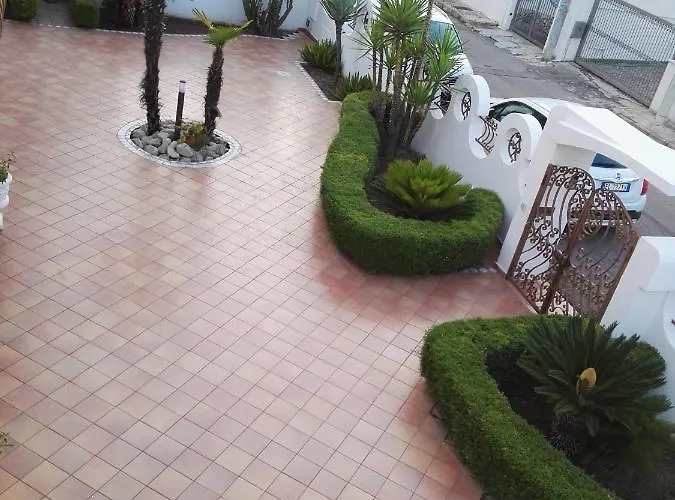 Black-and-white Bed & Breakfast Gallipoli